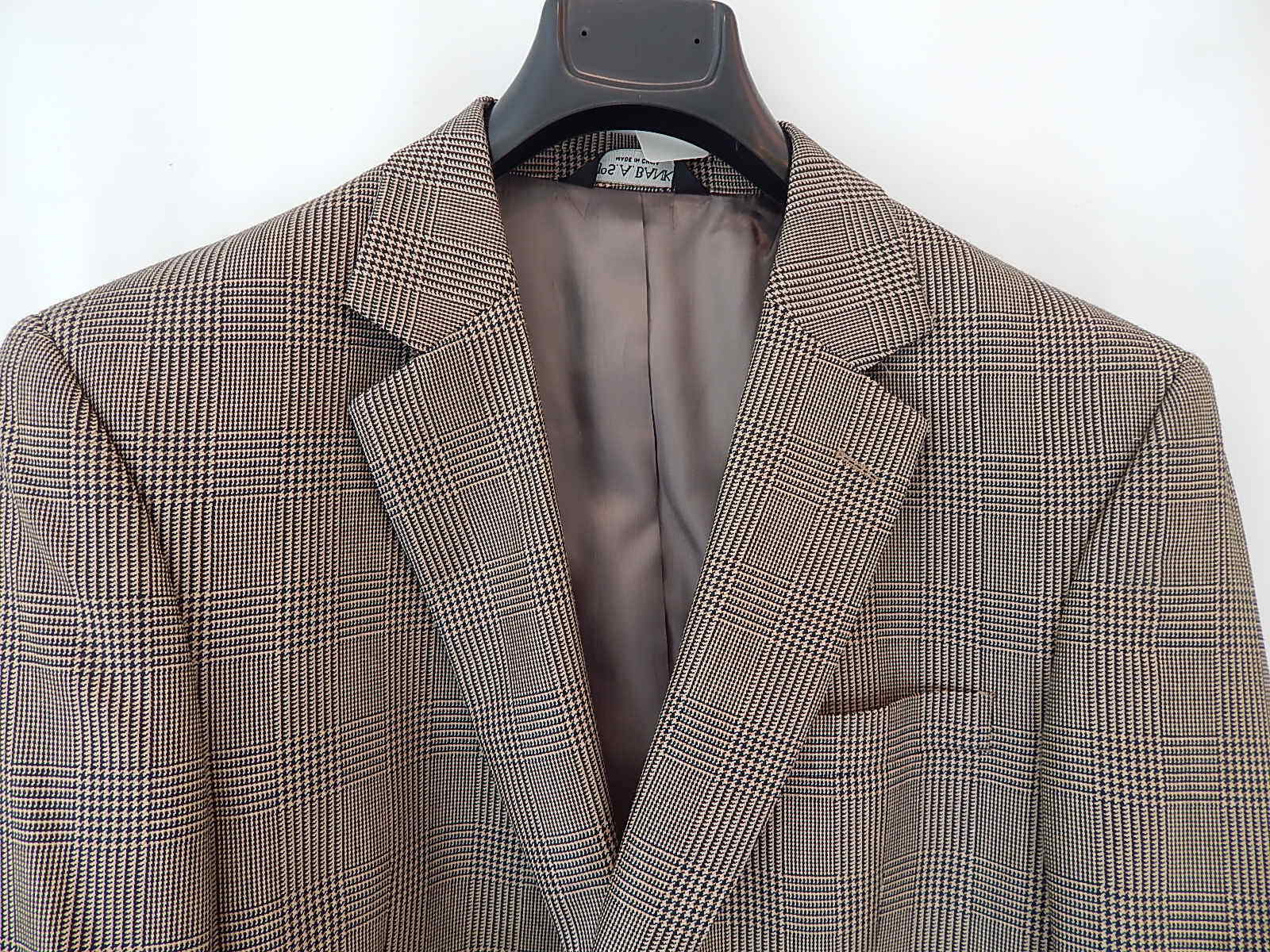 JOS A BANKS 2-Button Silk/Wool Blend Patterned Tan & Black Sportcoat - Image 3