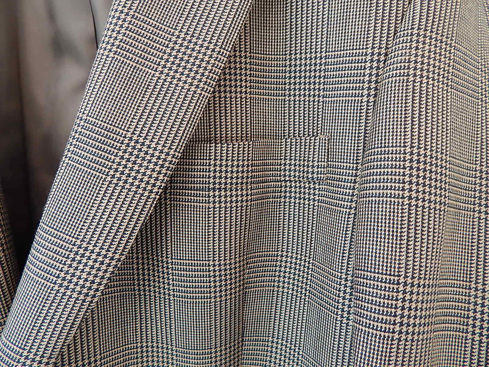 JOS A BANKS 2-Button Silk/Wool Blend Patterned Tan & Black Sportcoat - Image 5
