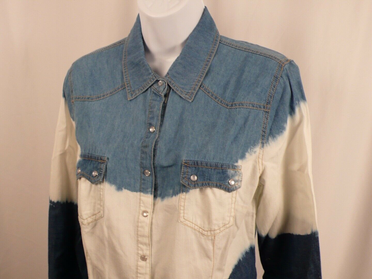 SANS SOUCI Women's Blue White Denim Snap Front Blouse Sz S - Image 3