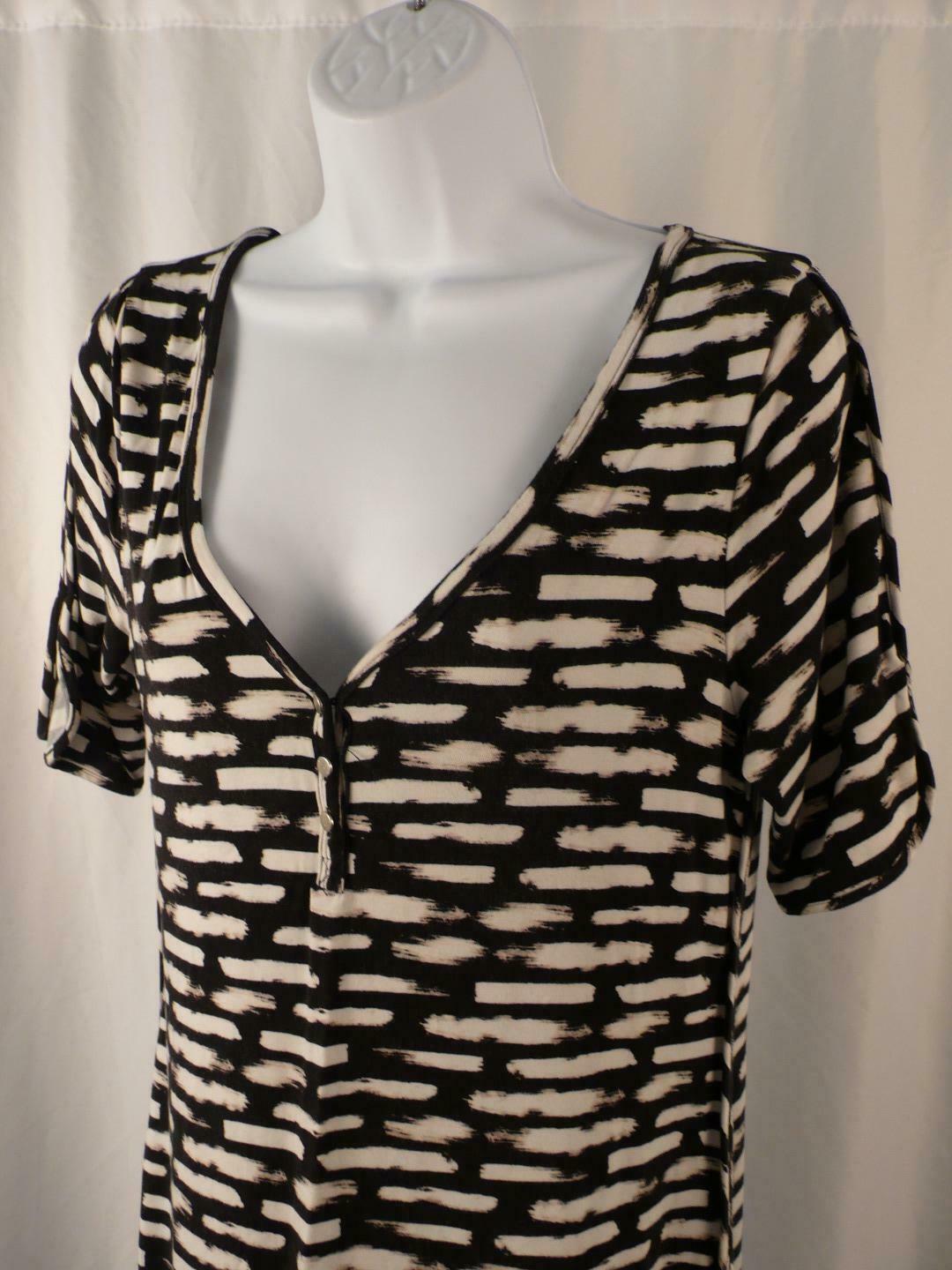 TART Women's Black & Ivory Print Short Sleeve V-Neck Knit Dress Sz S - Image 4