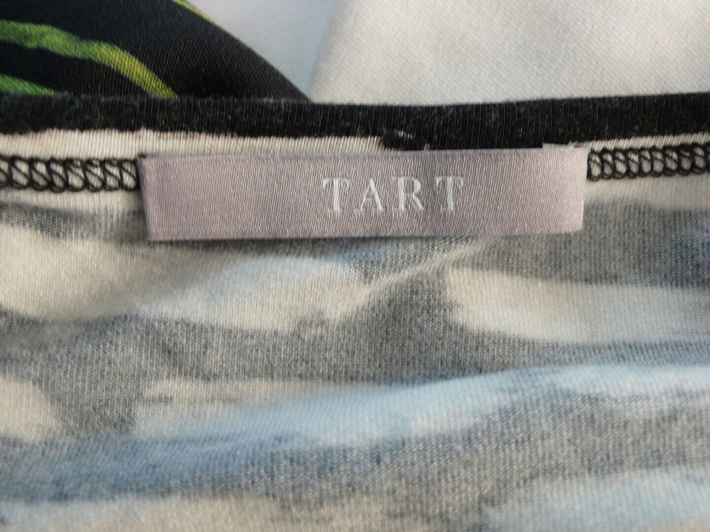 TART Women's Black & Ivory Print Short Sleeve V-Neck Knit Dress Sz S - Image 7
