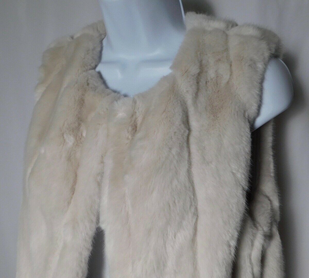 CALYPSO Women's Beige Faux Fur Crew Neck Sleeveless Vest Sz XS - Image 4