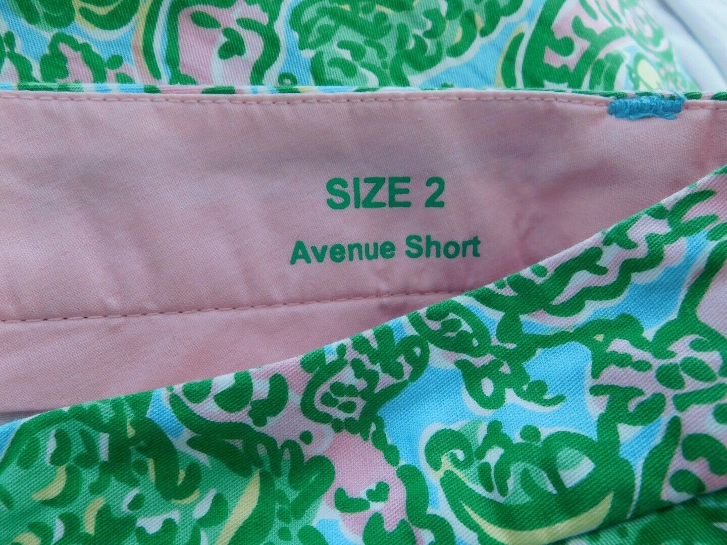 LILLY PULITZER Women's Green Pink Aqua Alligator Print Cotton Avenue Short Sz 2 - Image 6