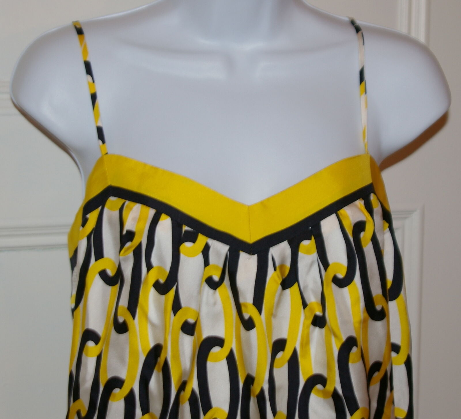NWT MILLY Chain Link Print Cami in Yellow & Black w / 8 Gold Side Buttons Sz 2 - Image 3