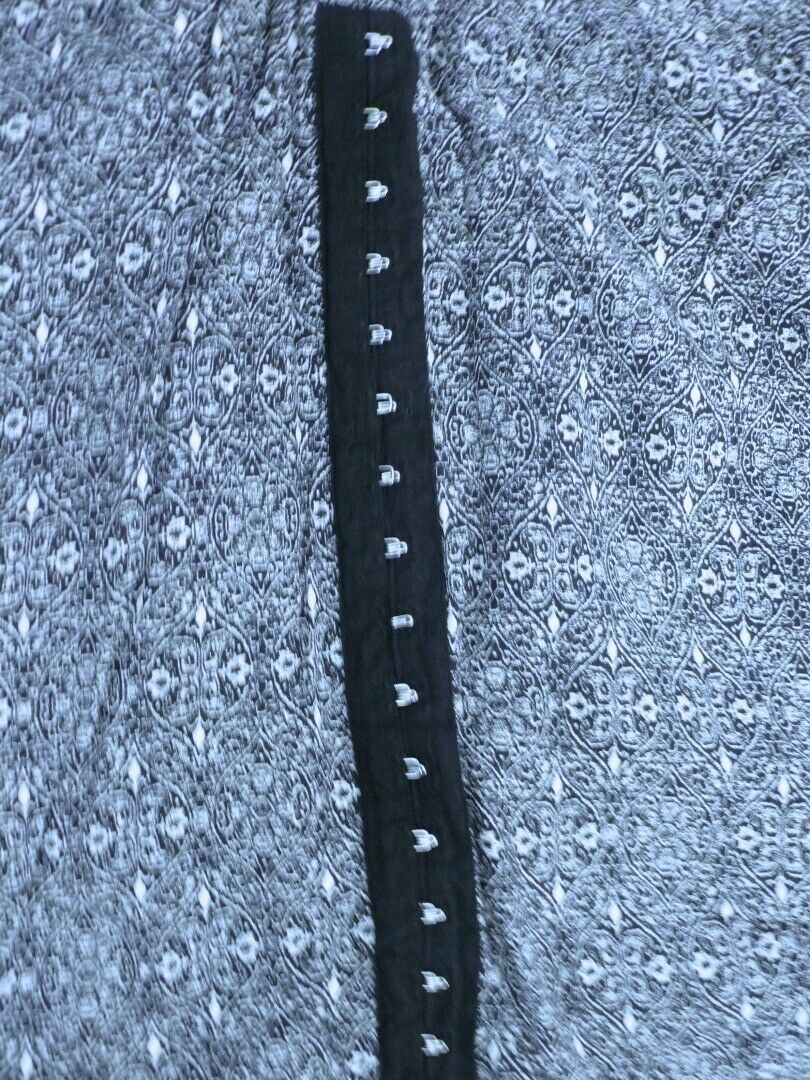 HAPPENING IN THE PRESENT Women's Black & White Print A-Line Mini Shirt Sz M - Image 3