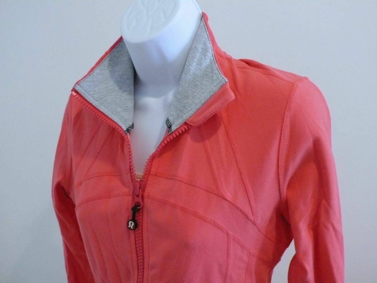 LULULEMON Woman's Coral Full Zip Jacket Sz 8 - Image 4
