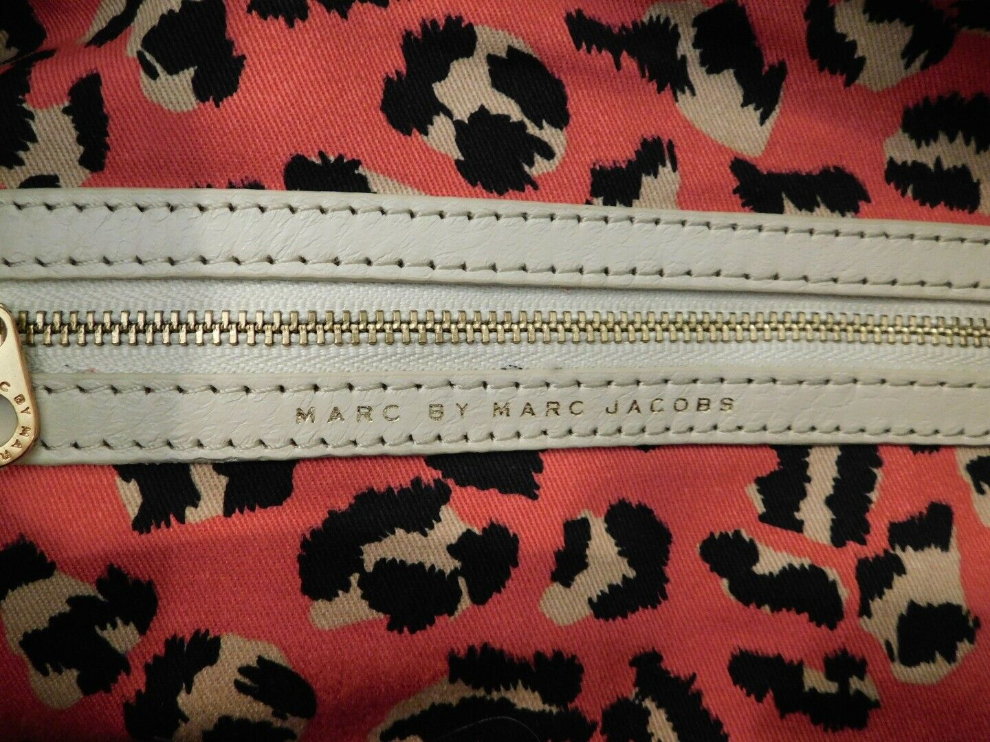 MARC BY MARC JACOBS Beige Leather Zip Close Satchel Handbag - Image 11