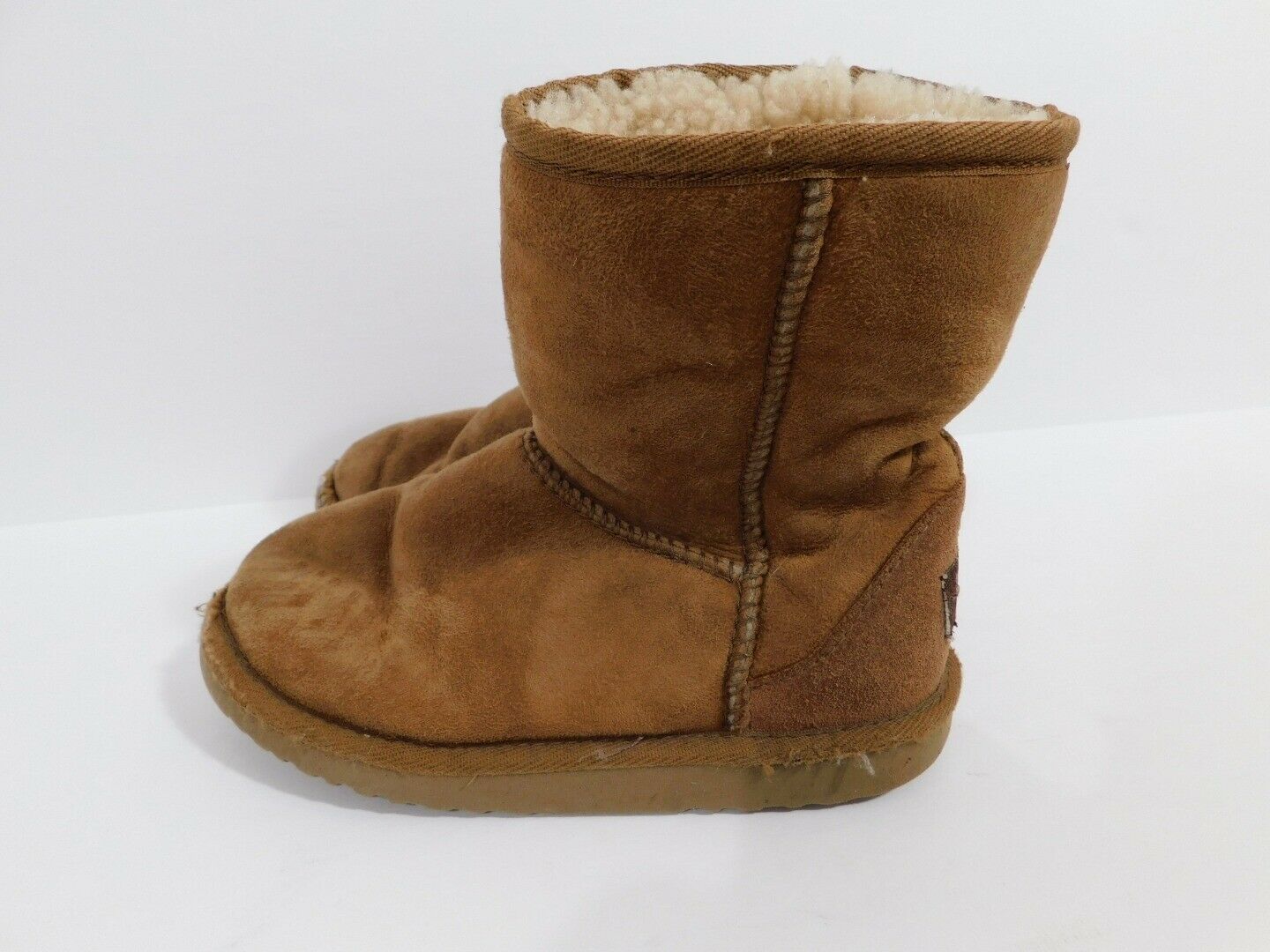 UGGS AUSTRALIA Children's Classic Short Brown Boots Sz 1 - Image 3