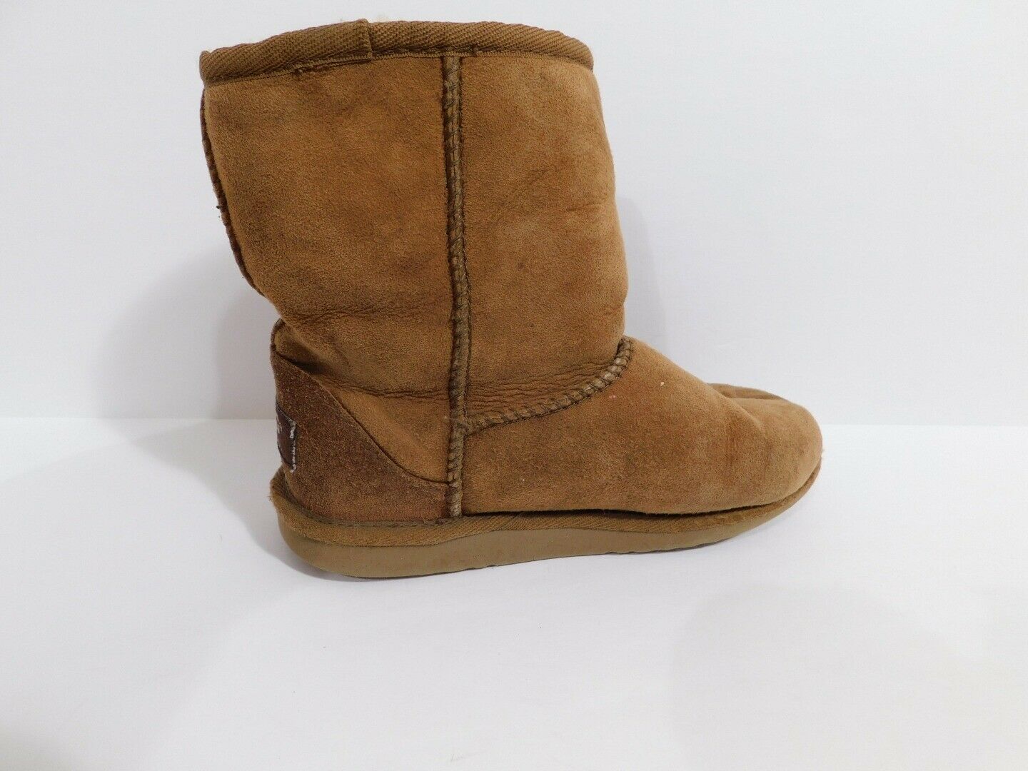 UGGS AUSTRALIA Children's Classic Short Brown Boots Sz 1 - Image 4