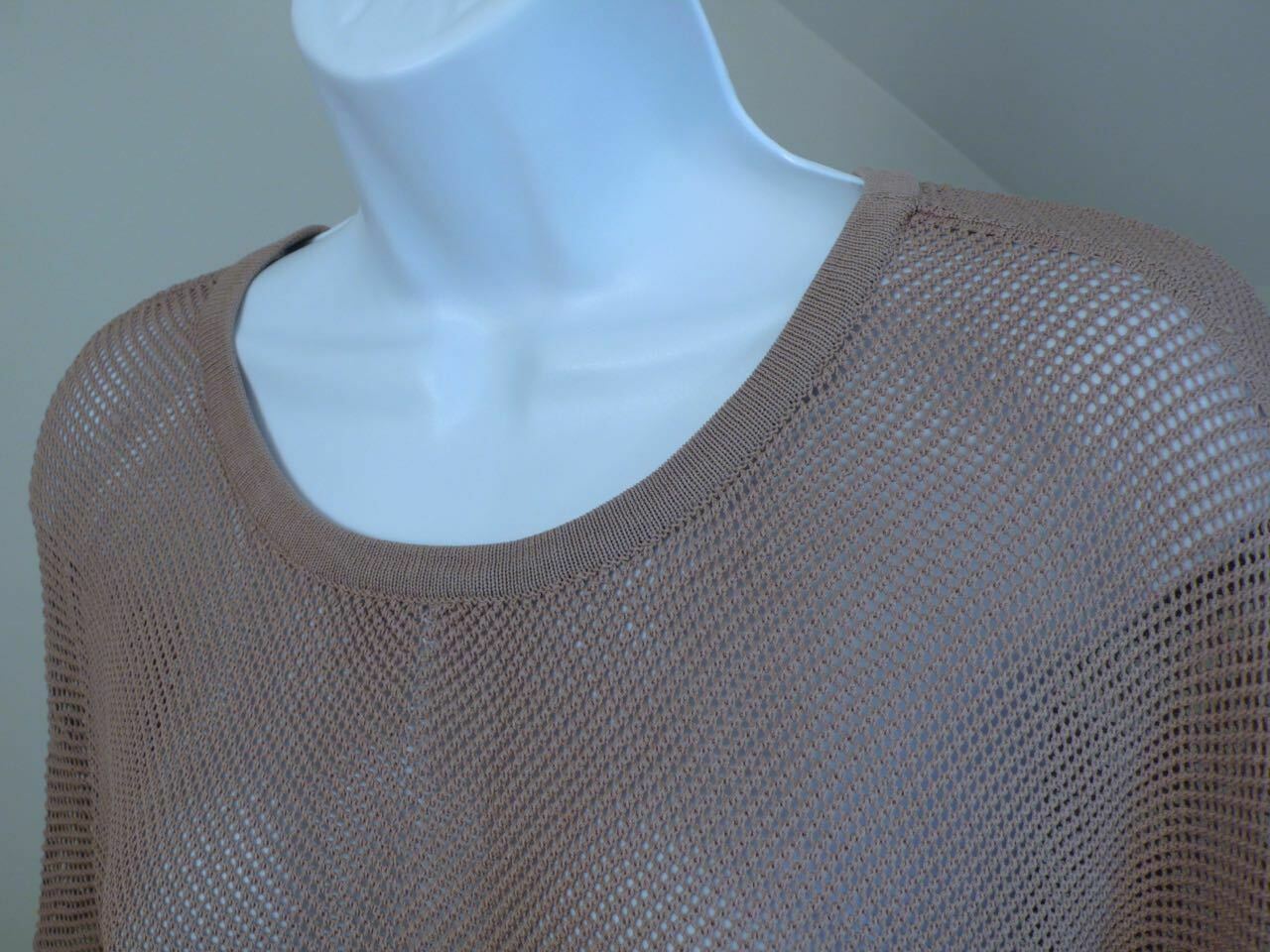 VINCE FOR BERGDORF GOODMAN Women's Tan Mesh Knit Long Sleeved Sweater Sz S - Image 3