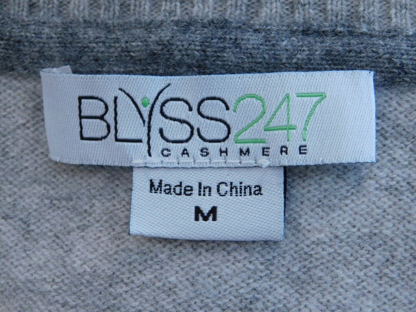 BLYSS 247 CASHMERE Gray Embroidered Floral Back V-Neck Cashmere Sweater Sz M - Image 8