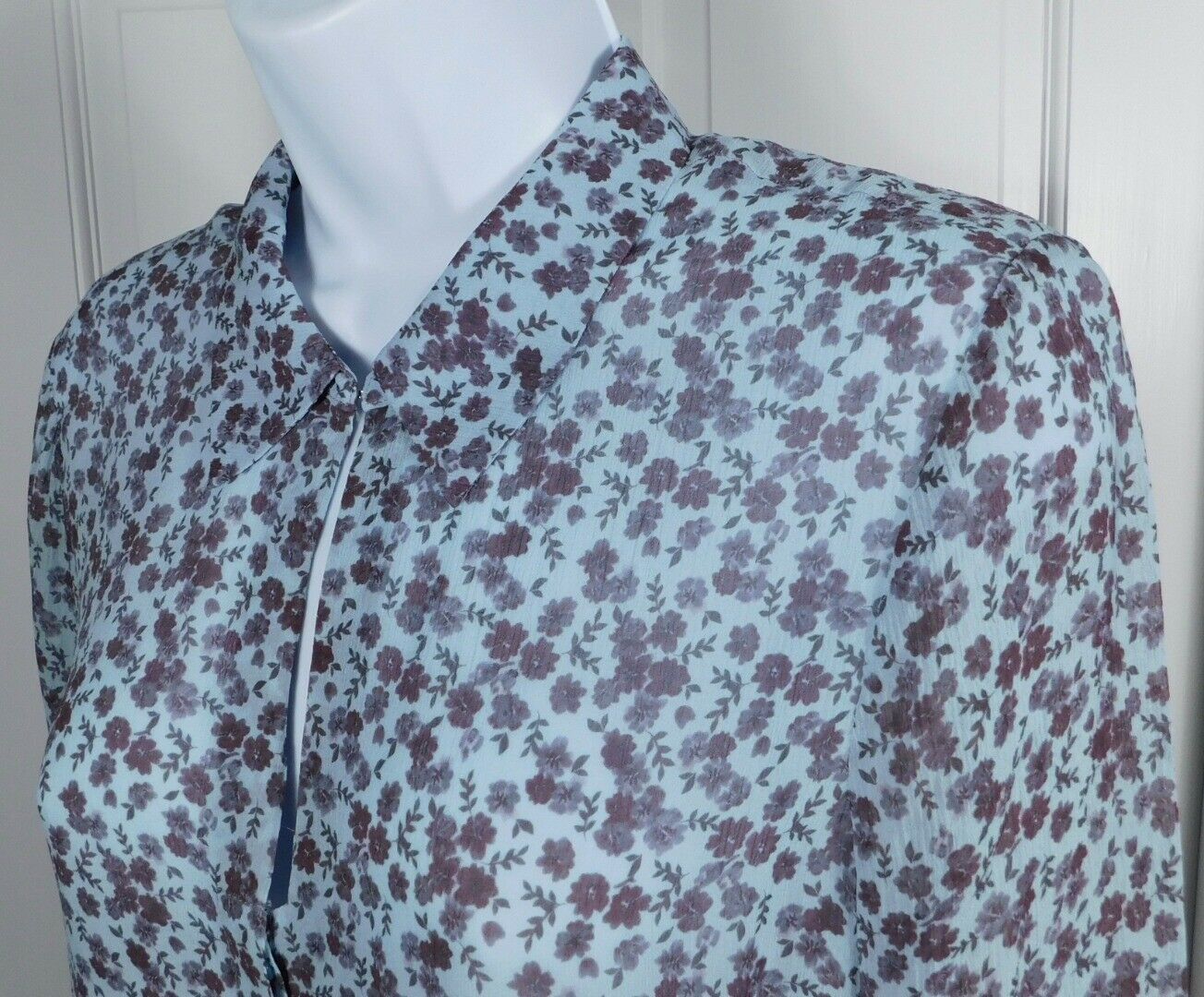 ECRU Women's Blue & Purple Floral Sheer Silk Key Hole Button Front Blouse Sz S - Image 5