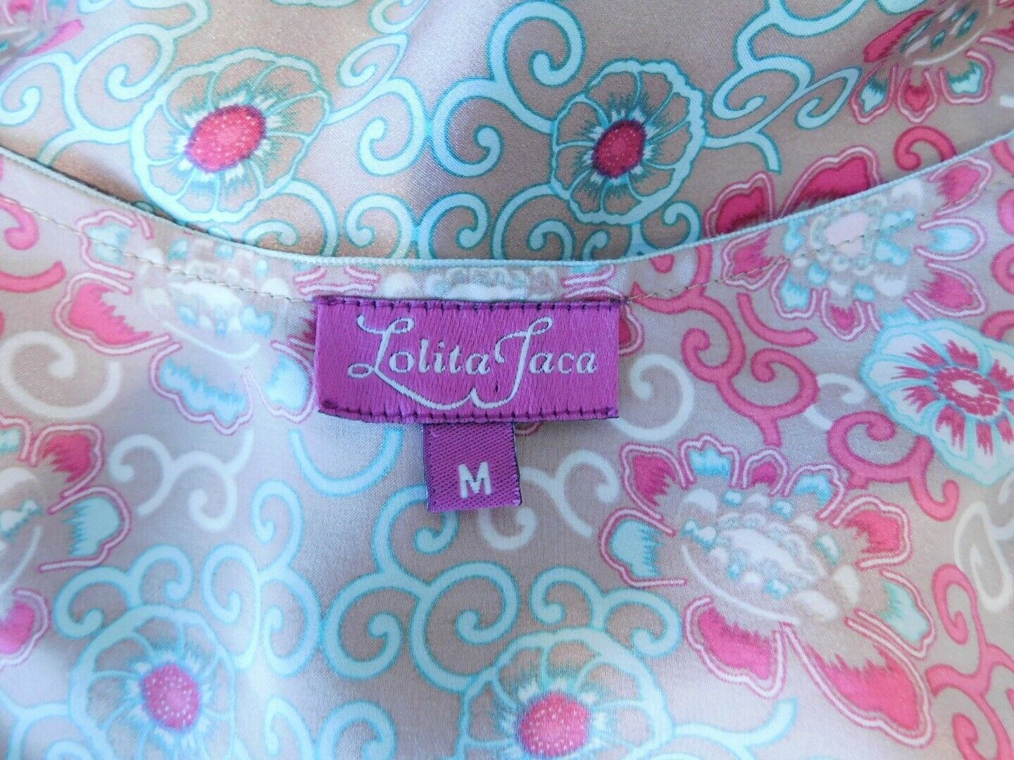 LOLITA JACA Women's Tan Aqua Rose Silk Print Short Sleeve Tunic Blouse Sz M - Image 7