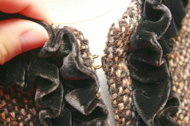 TORY BURCH Brown Wool Bouclette Tweed Car Coat w Velvet Cabbage Ruffle Trim SZ 4 - Image 7