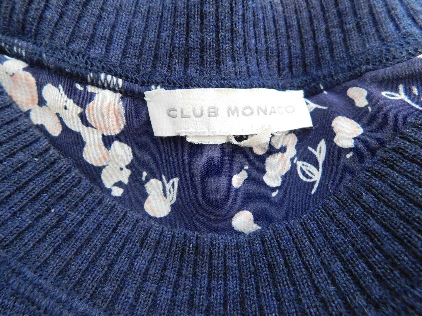 CLUB MONACO Women's Navy Wool W Contrasting Silk Print Scoop Neck Sweater Sz M - Image 9