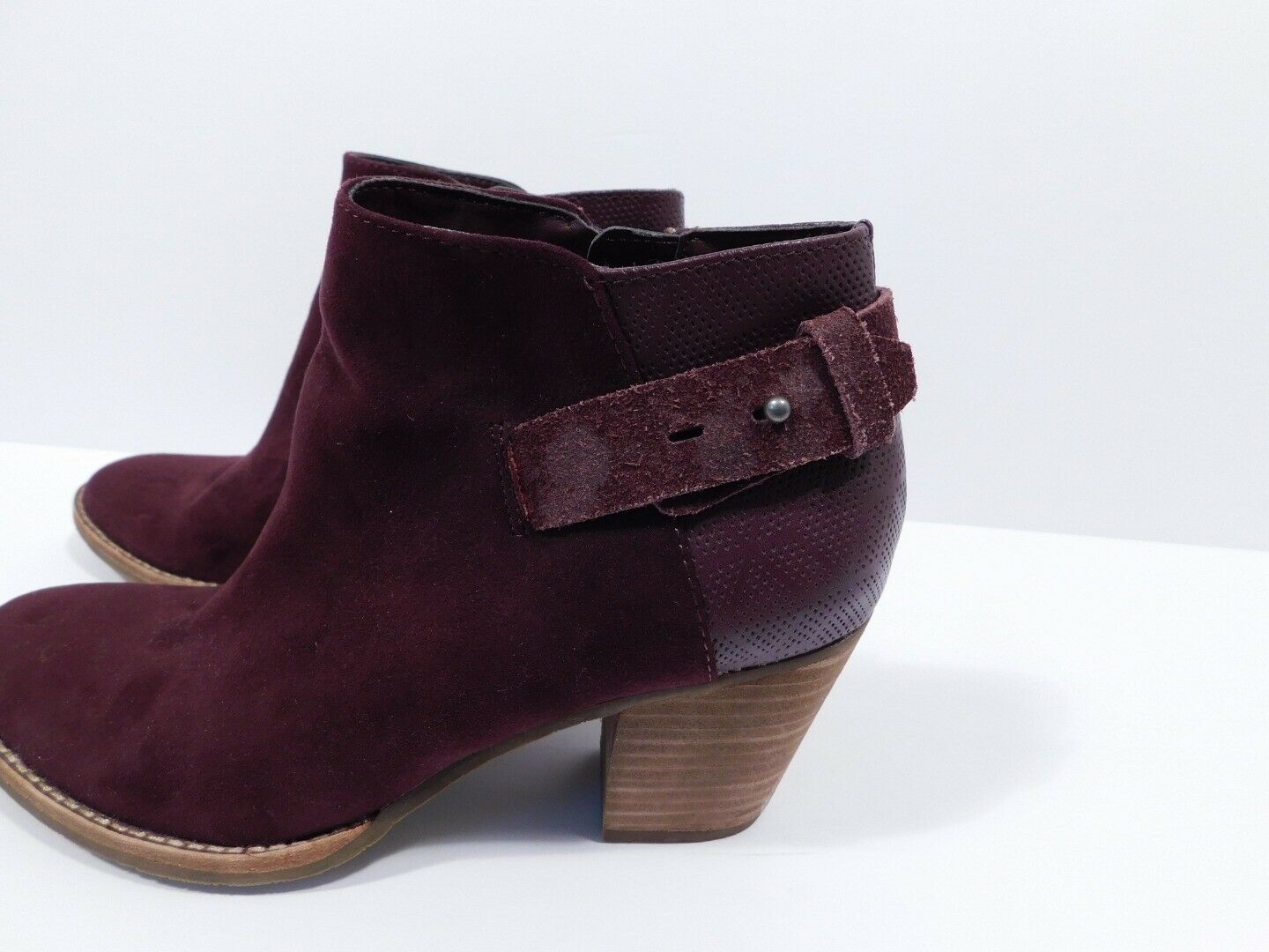 DOLCE VITA NWOB Women's Aubergine Suede & Leather Back Side Zip Bootie Sz 6 - Image 4