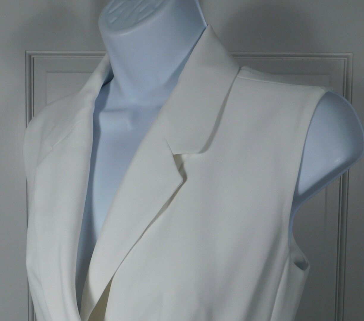 IRIS & INK Women's Ivory Double Breasted Sleeveless Tuxedo Dress Sz 4 (UK 8) ($225) - Image 4