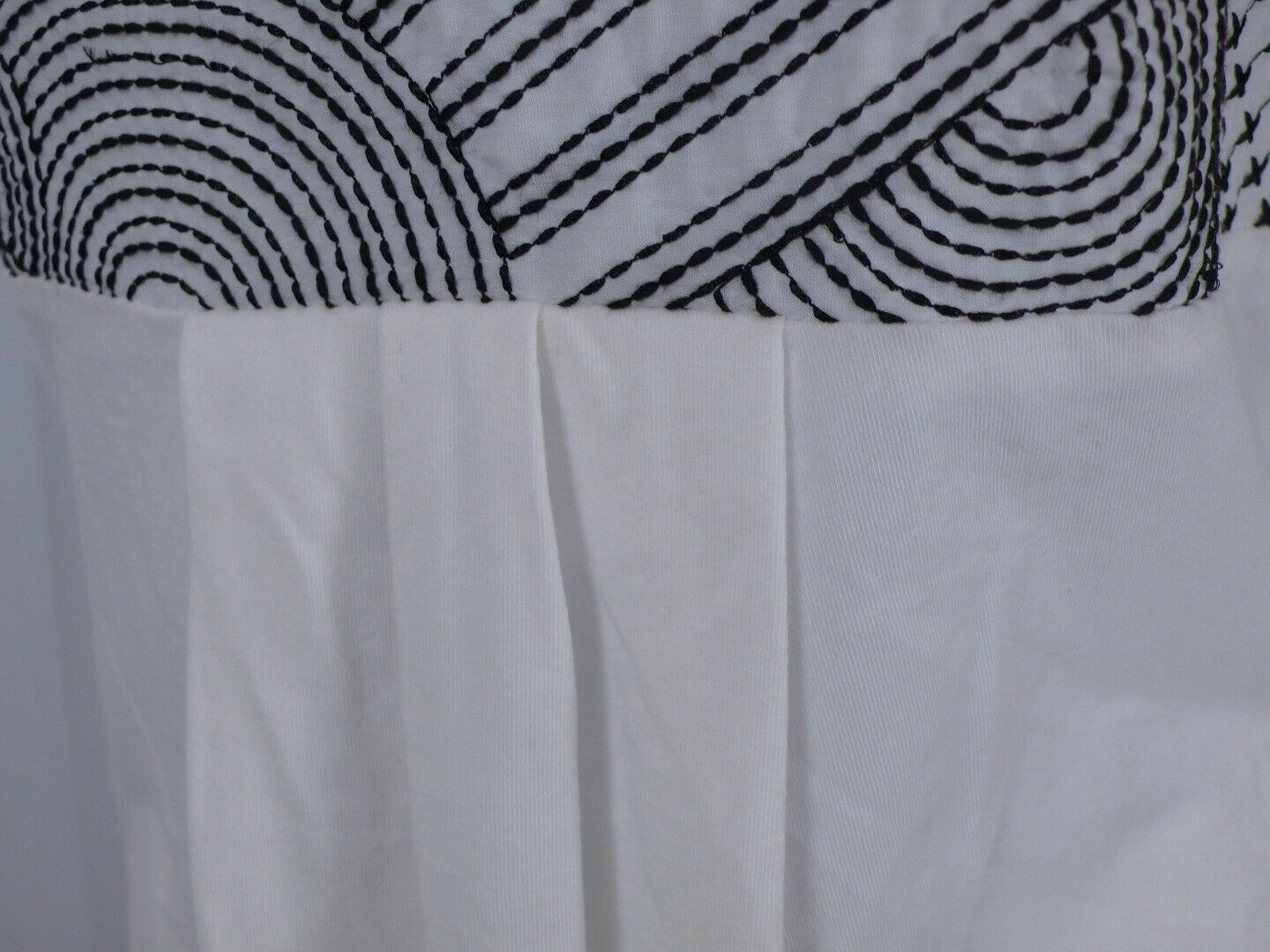WEEKEND MAX MARA White Knit W Black Embroidery & Beading Sleeveless Blouse Sz M - Image 5