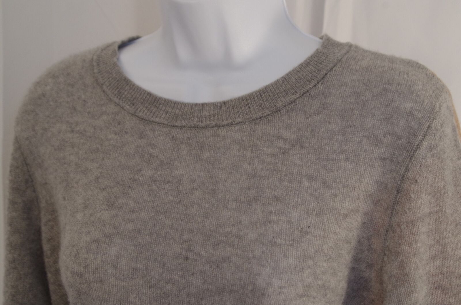 WHITE + WARREN Women's Gray Front Camel Back Cashmere Scoop Neck Sweater Sz M - Image 3