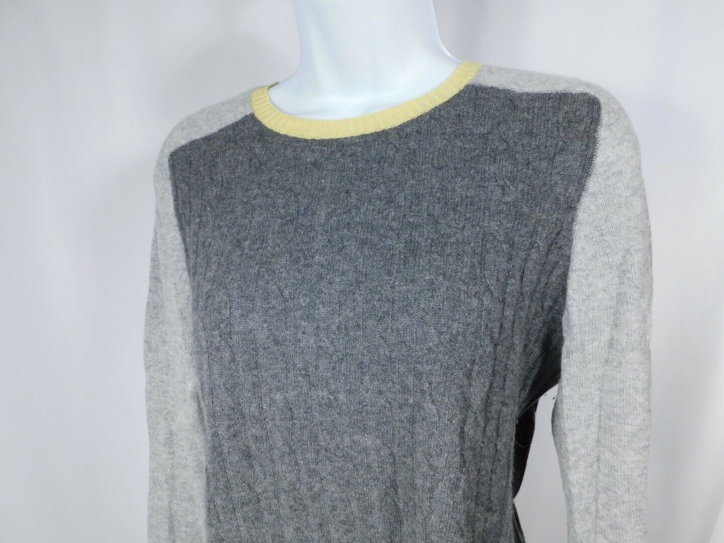 AUTUMN CASHMERE Gray Cabled Yellow Trim Scoop Neck Cashmere Sweater Sz L - Image 3