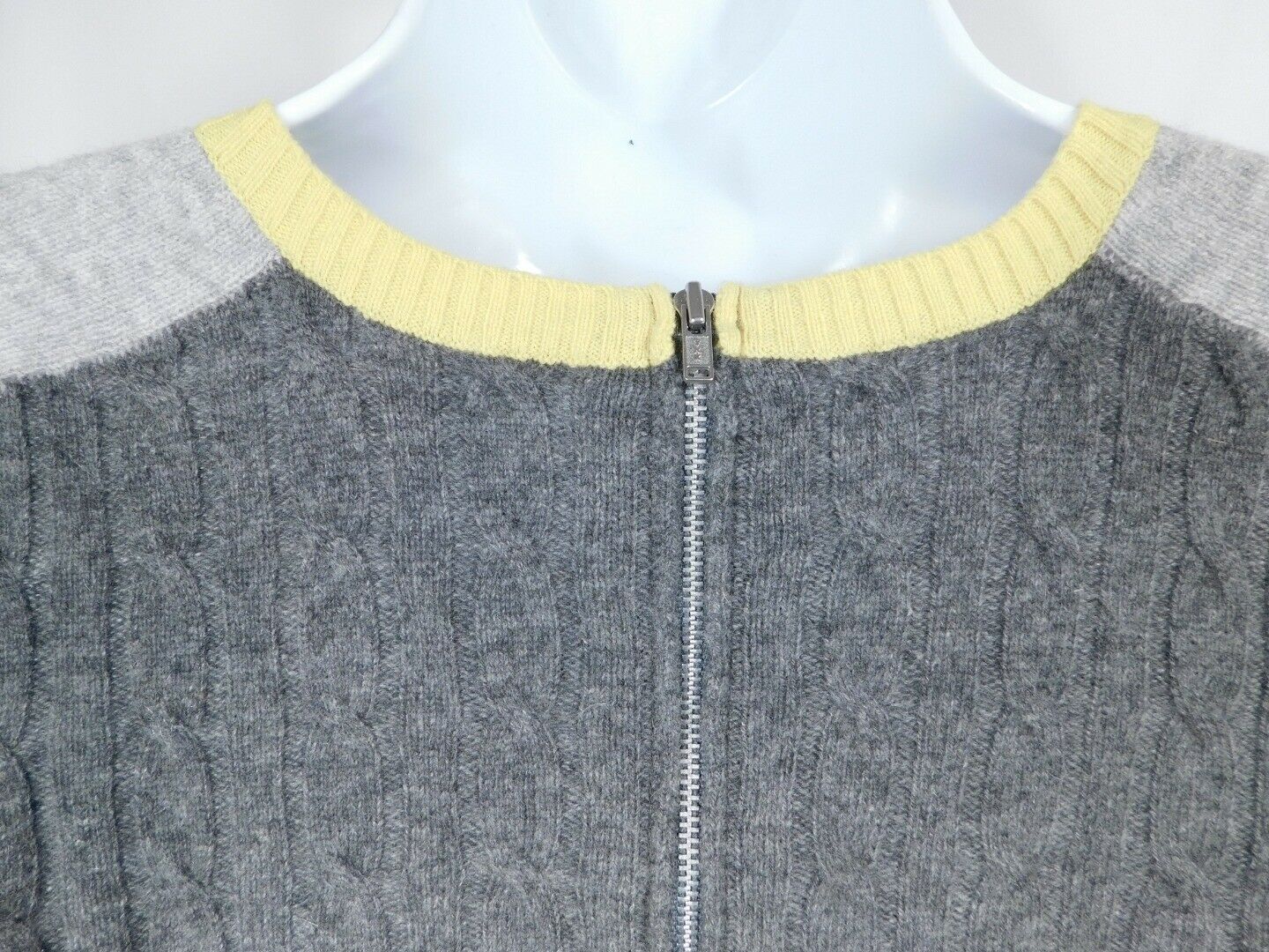 AUTUMN CASHMERE Gray Cabled Yellow Trim Scoop Neck Cashmere Sweater Sz L - Image 5