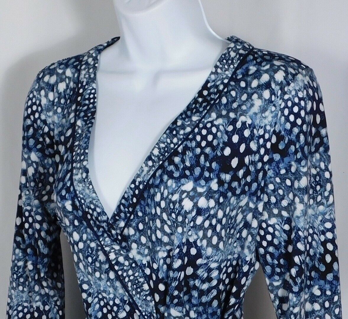 BCBG MAXAZRIA Blue Ellyette Feather Long Sleeve Wrap Dress Sz M ($298) - Image 4