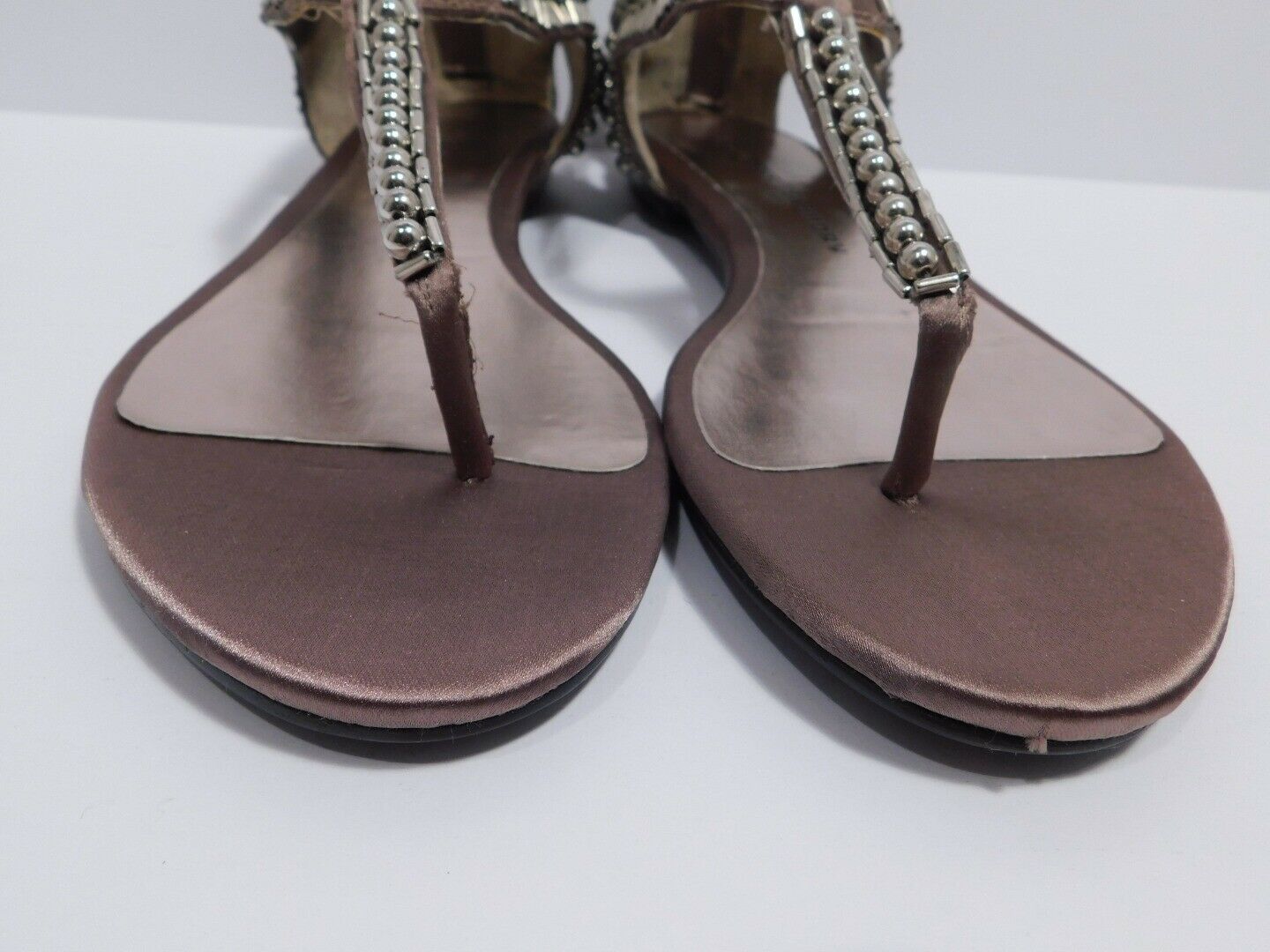 CHINESE LAUNDRY NWOB Women's Tan Silver Tone Beaded Back Zip Thong Sandal Sz 7.5 - Image 6