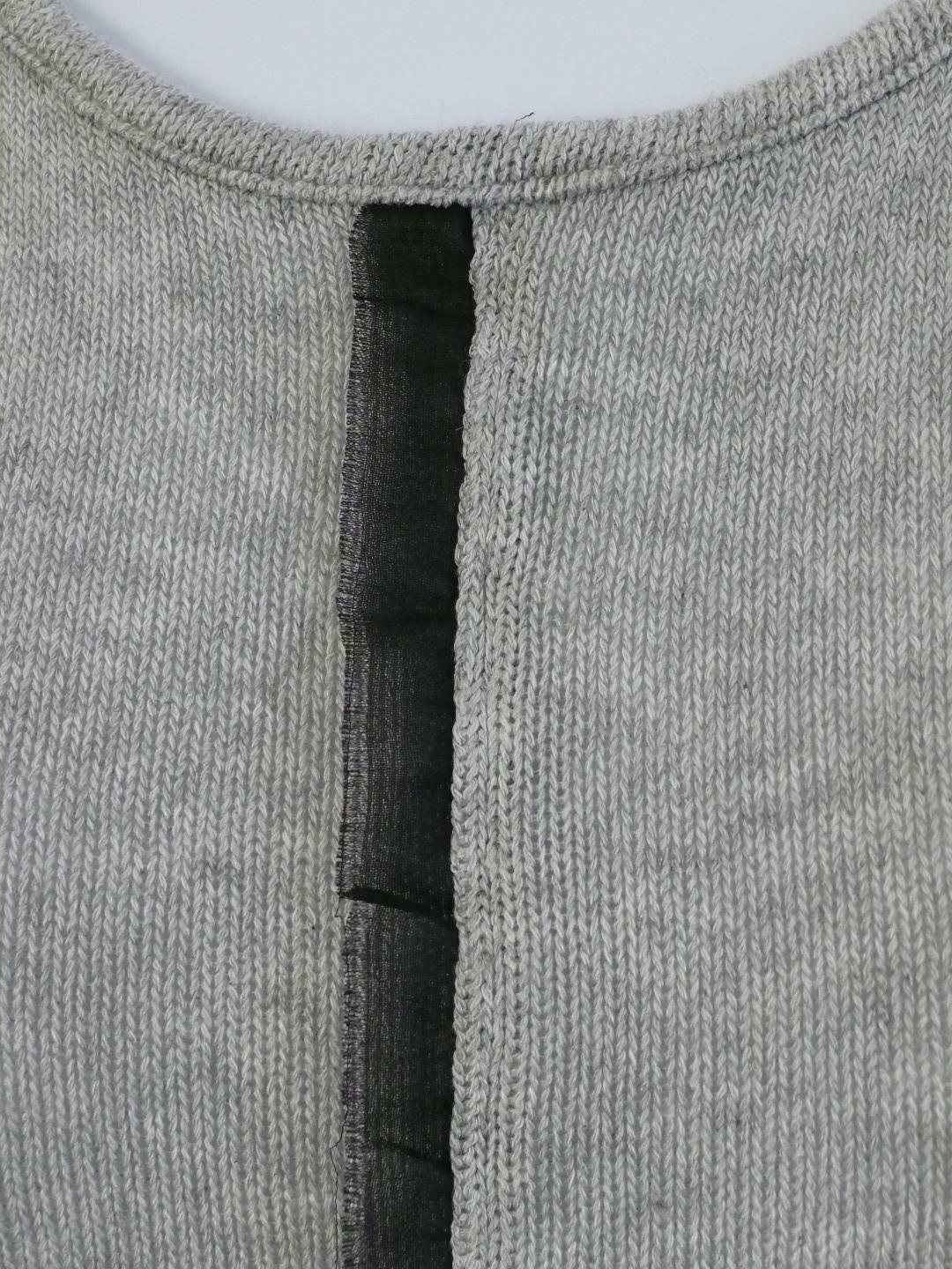 RED HAUTE Women's Soft Gray W Black Silk Trim Sleeveless Sweater Sz S - Image 5