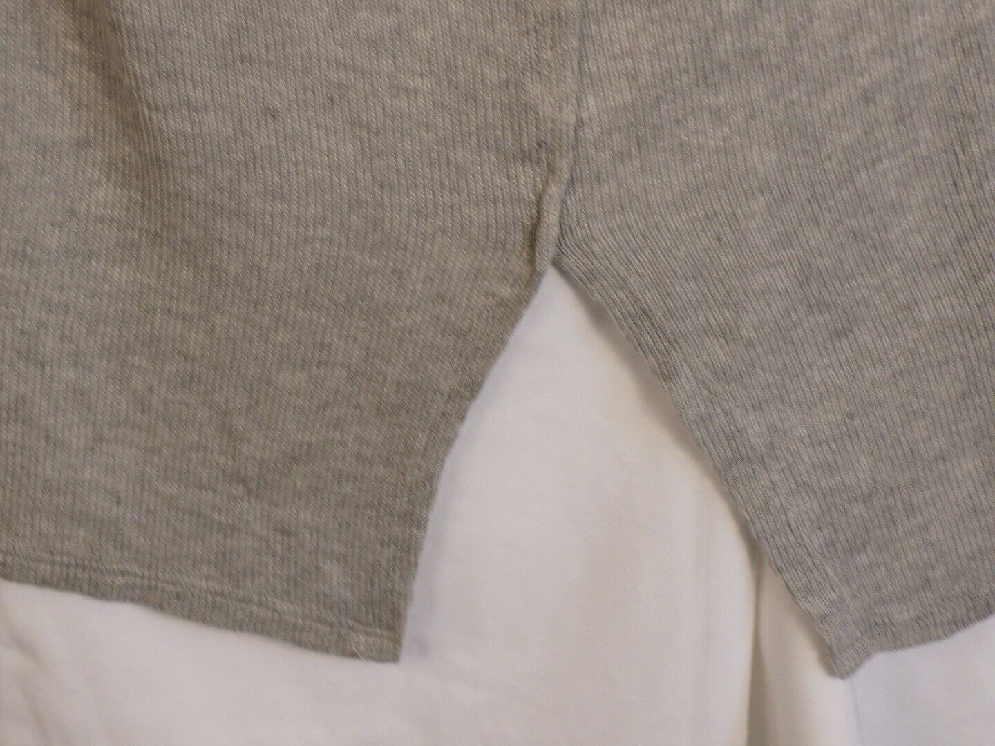 RED HAUTE Women's Soft Gray W Black Silk Trim Sleeveless Sweater Sz S - Image 8