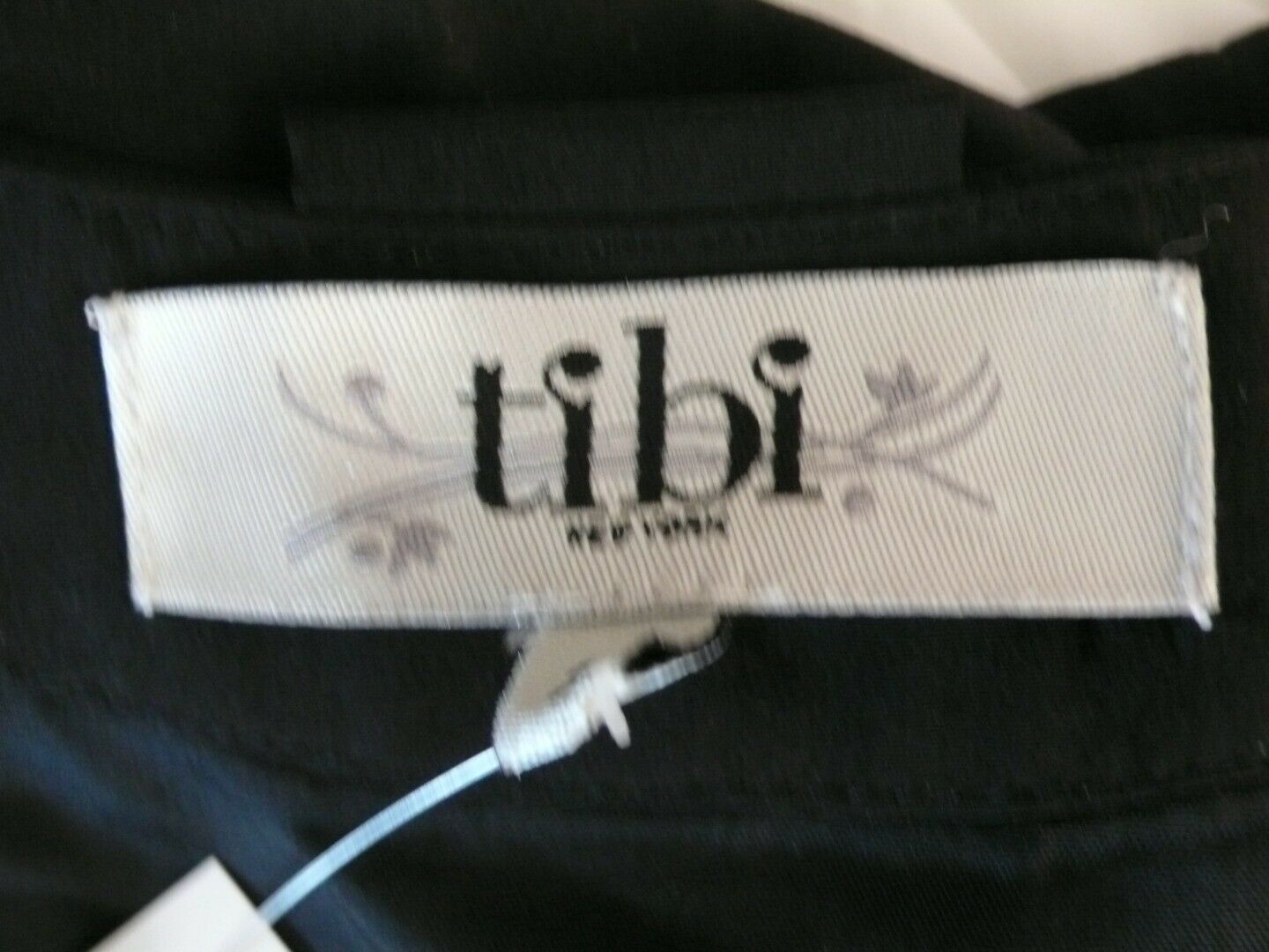 TIBI Women's Black Sleeveless Inverted Pleat Front Silk Blouse Sz 2 - Image 7